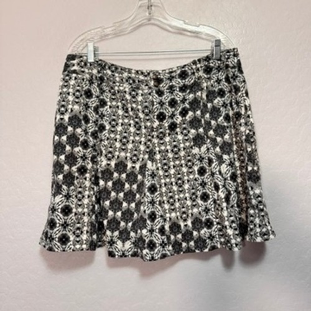 Athleta Black White Geometric Print Pleated Skirt Size 14 - Picture 1 of 8